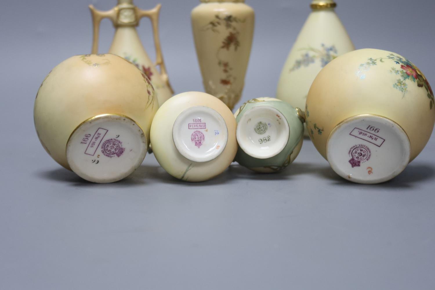 A small group of Royal Worcester blush ivory - a pair of globe pot pourri, a pair small vases and - Image 3 of 3