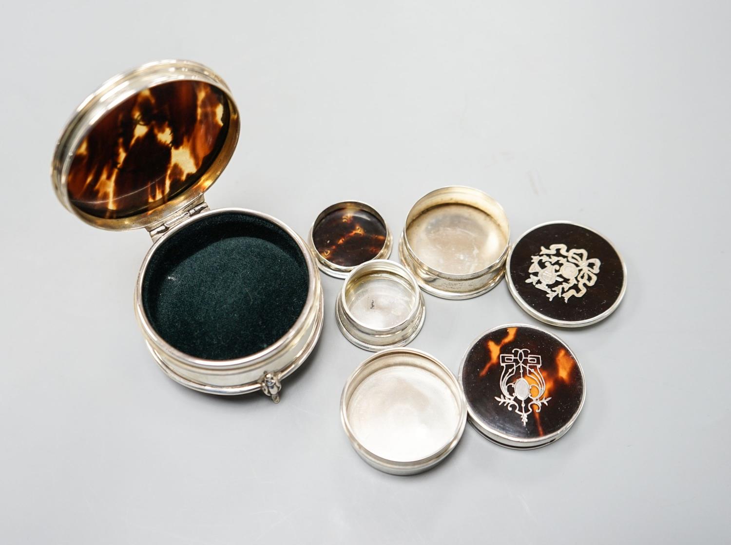 A George V silver and tortoiseshell pique circular trinket box, Birmingham, 1923, 61mm and three - Image 3 of 4