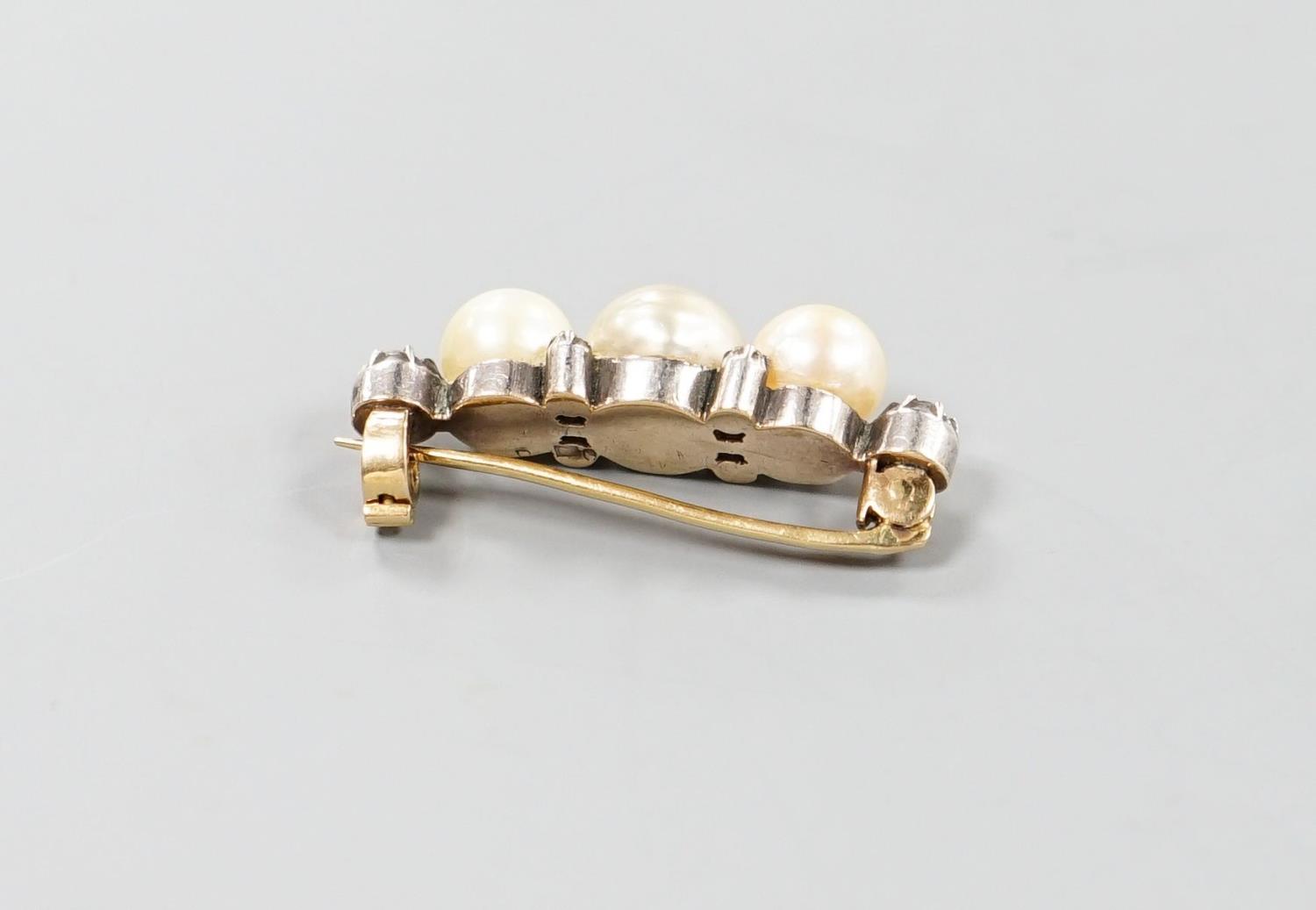 A yellow metal, three stone cultured pearl and six stone diamond brooch, 34mm, gross weight 8.1 - Image 3 of 4
