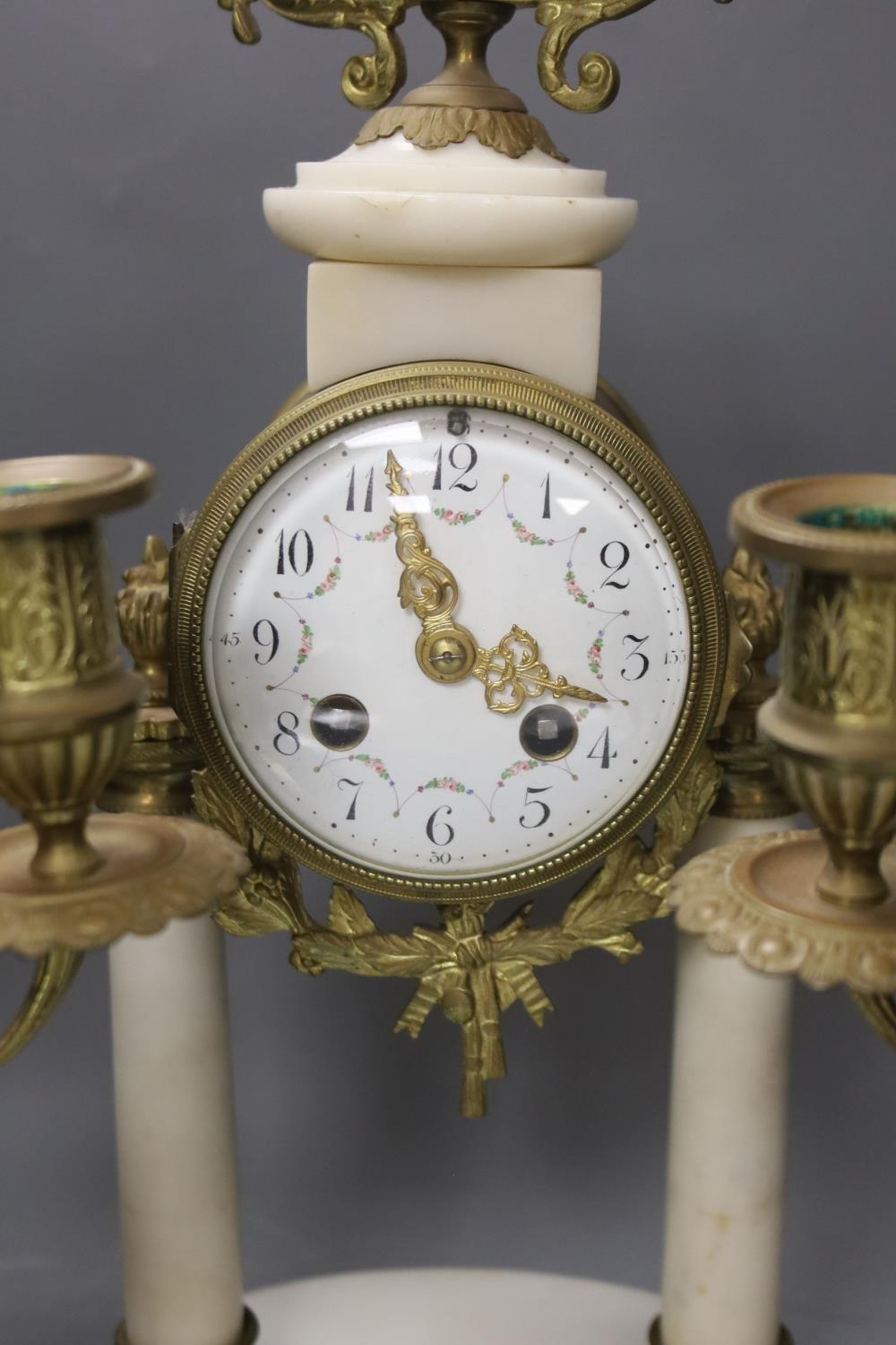 A French ormolu and alabaster clock garniture. Pendulum, no key. 40cm - Image 2 of 3