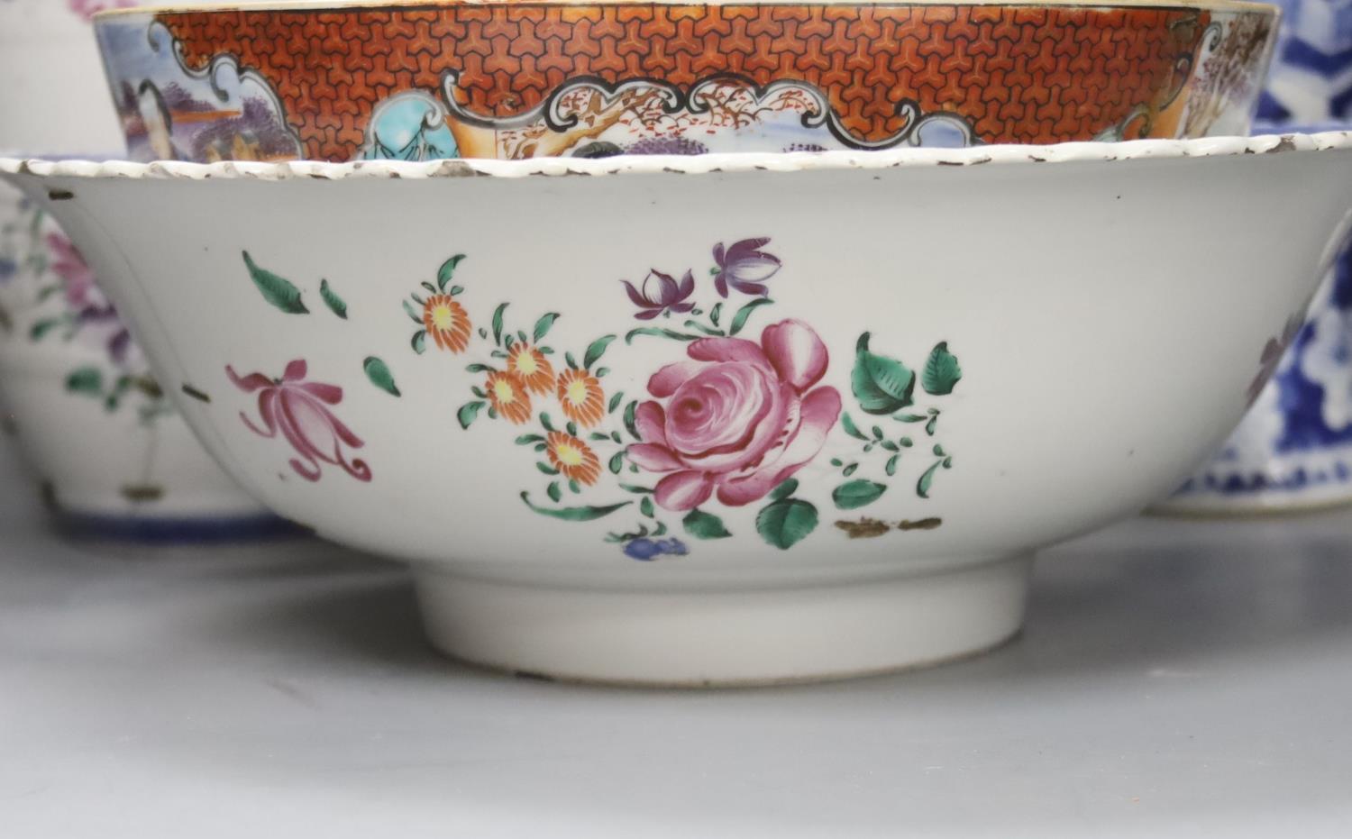 A Chinese Jiaqing export porcelain toilet jug and basin, a small punch bowl, and a blue and white - Image 2 of 6