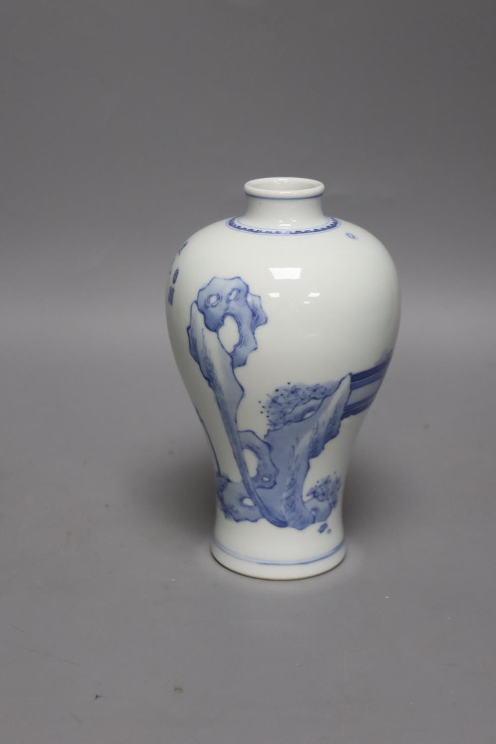 A Chinese blue and white Meiping 17cm - Image 3 of 4