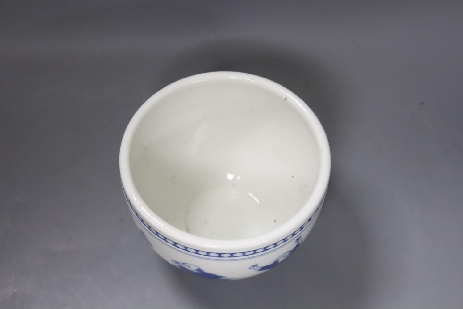 A Chinese blue and white small jardiniere 12cm - Image 4 of 4