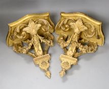 A pair of Victorian giltwood and composition wall brackets 24cm