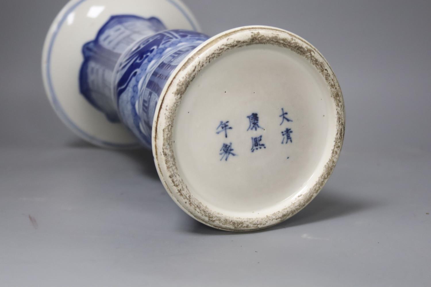 A Chinese blue and white beaker vase 33cm - Image 4 of 4