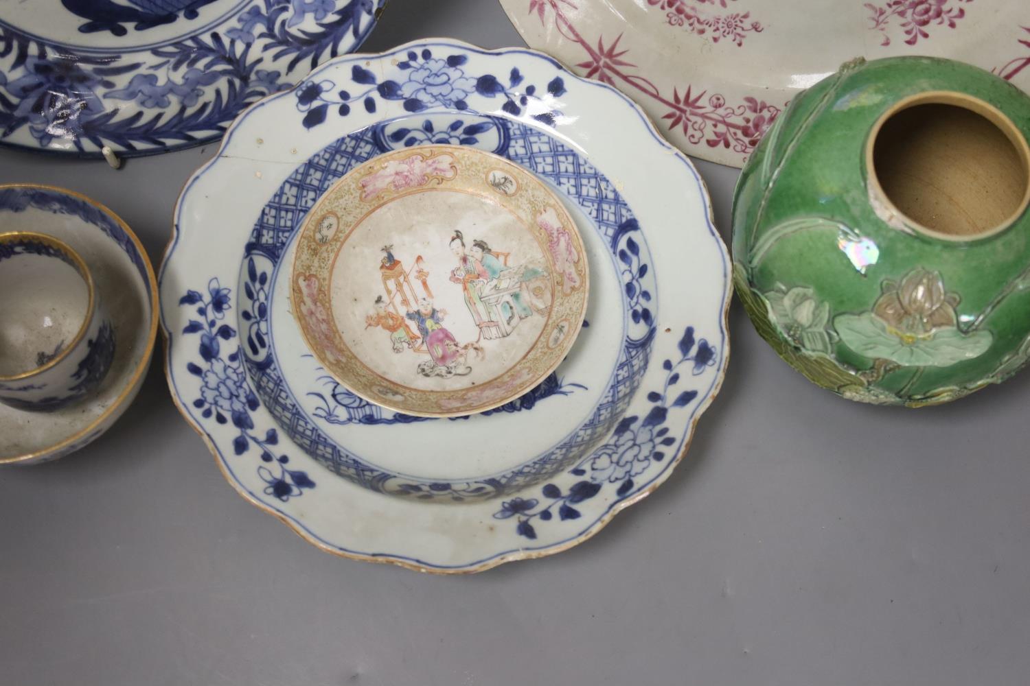 A group of Chinese porcelain, 18th/19th century and an 18th century Japanese Arita blue and white - Image 3 of 6