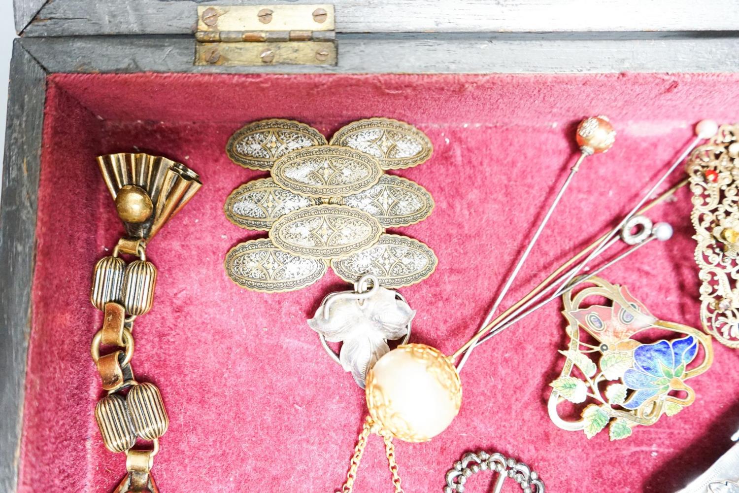 A group of belt buckles, clips and hatpins in a mahogany display case, 30.5cm - Image 3 of 4