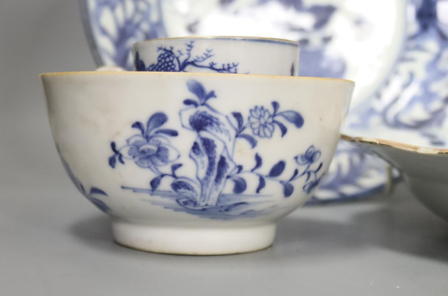 A group of Chinese porcelain, 18th/19th century and an 18th century Japanese Arita blue and white - Image 2 of 6