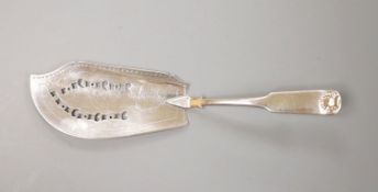 A George III Scottish silver fiddle and shell pattern fish slice, John Graham, Edinburgh, c. 1806 (