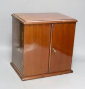 A late Victorian mahogany smoker's cabinet. 28cm