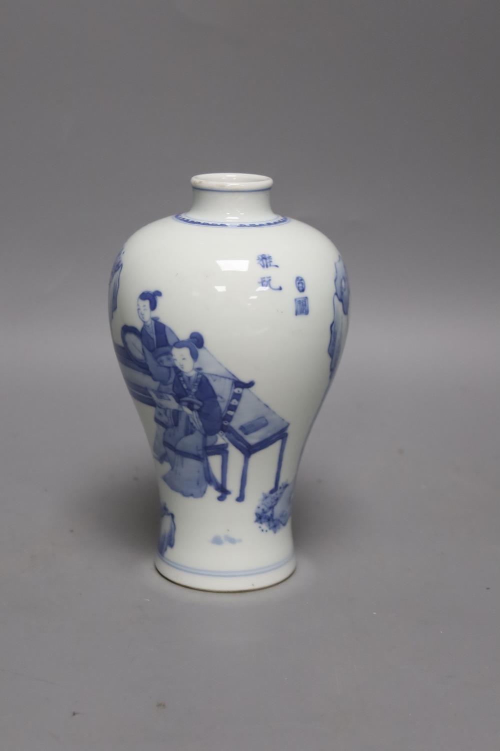 A Chinese blue and white Meiping 17cm - Image 2 of 4