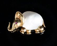 A 20th century Viennese 585 yellow metal, mother of pearl and ruby chip set brooch, modelled as an