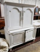 A painted four door cabinet, width 118cm, depth 60cm, height 152cm