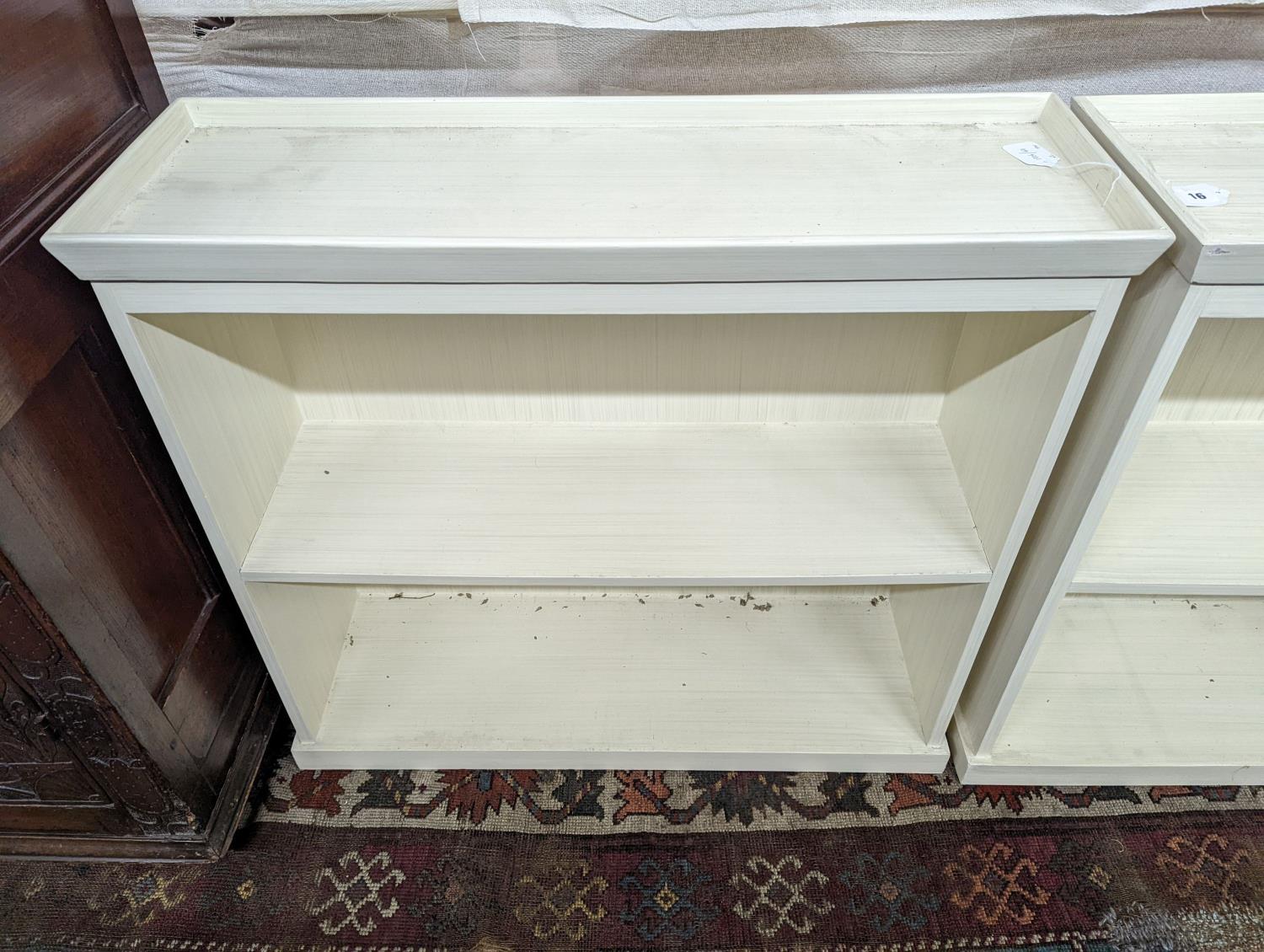 A pair of modern white painted dwarf open bookcases, length 90cm, depth 30cm, height 82cm - Image 4 of 4