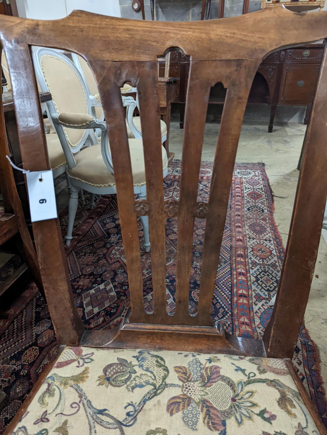 A pair of mid 18th century mahogany dining chairs - Image 4 of 5