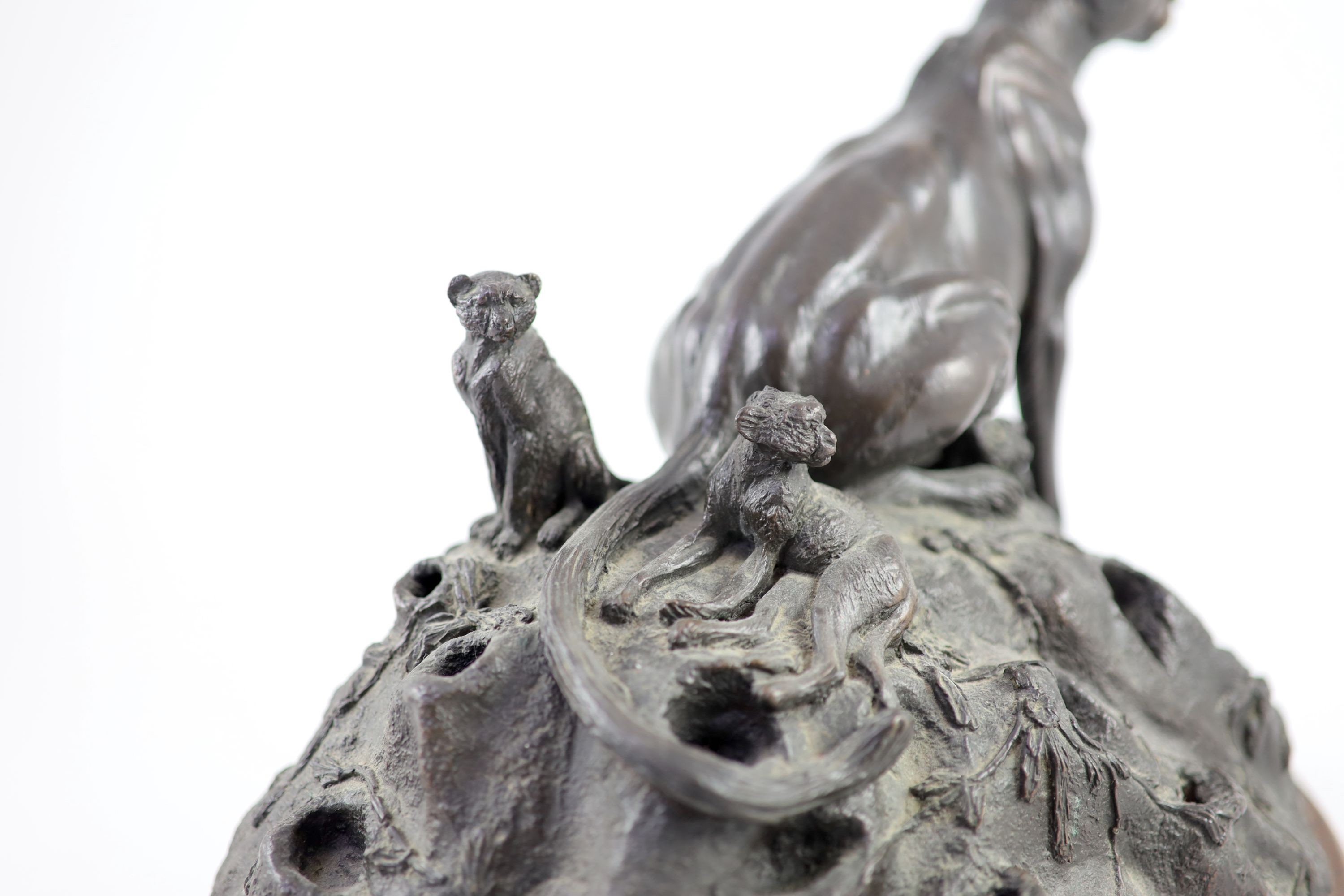 Tim Nicklin. A bronze group of a cheetah and her cubsseated upon a naturalistic mount, signed and - Image 3 of 4