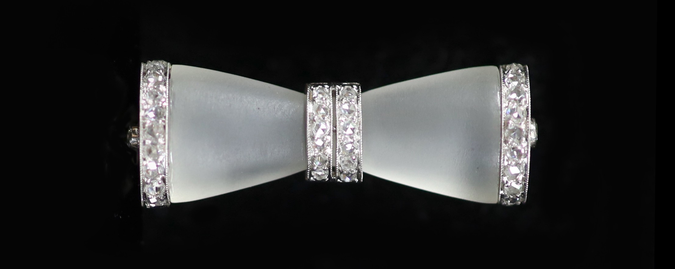 A 1930's/1940's engraved white gold, frosted glass and rose cut diamond set 'bow tie' brooch,31mm,