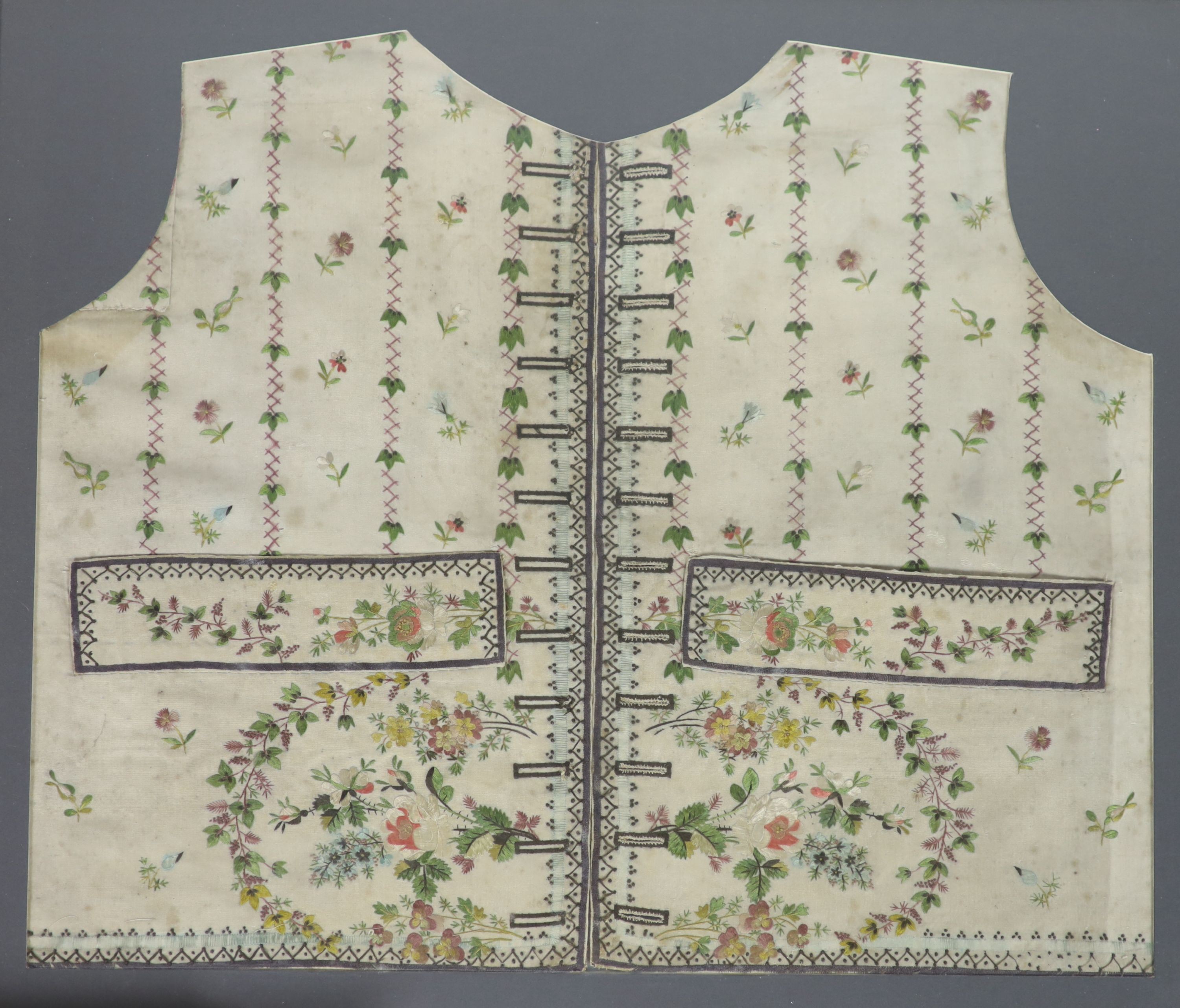 A late 18th century embroidered silk waistcoat, a similar Bible bag and coaching lace purseThe - Image 4 of 4