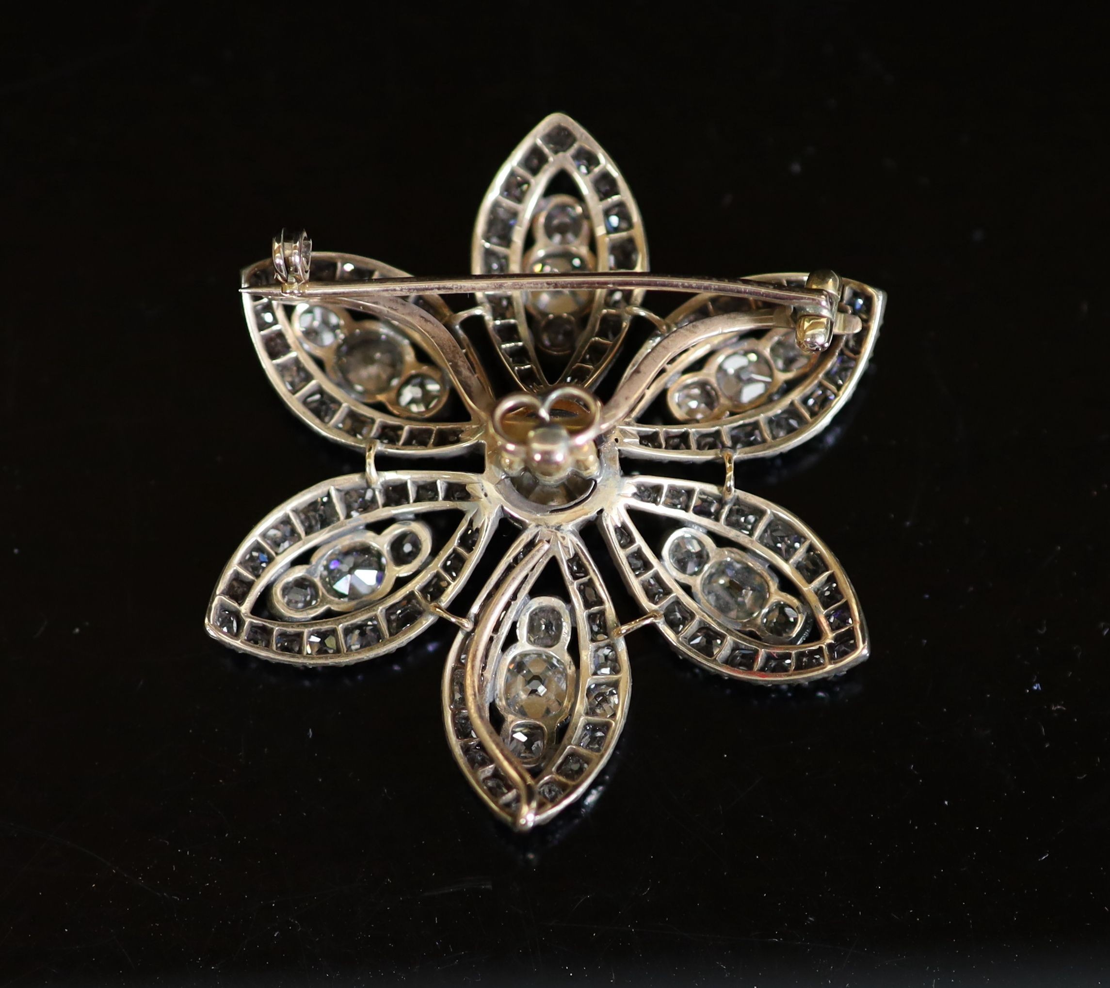 An early 19th century gold, silver and diamond encrusted flower head pendant, with detachable brooch - Image 2 of 2