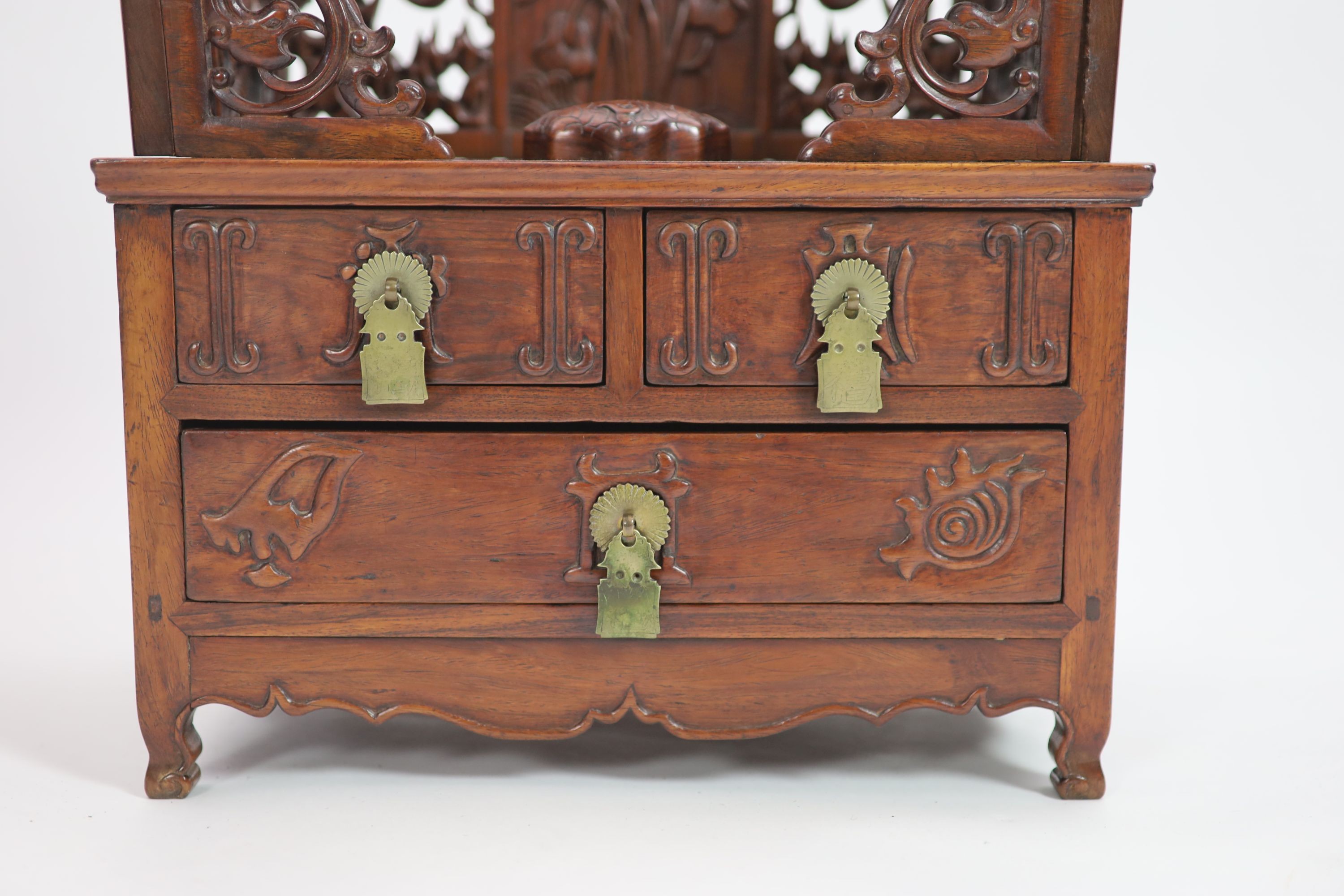 A fine Chinese huanghuali table cabinet, early Qing dynasty, 17th/18th century,the pierced - Image 3 of 8