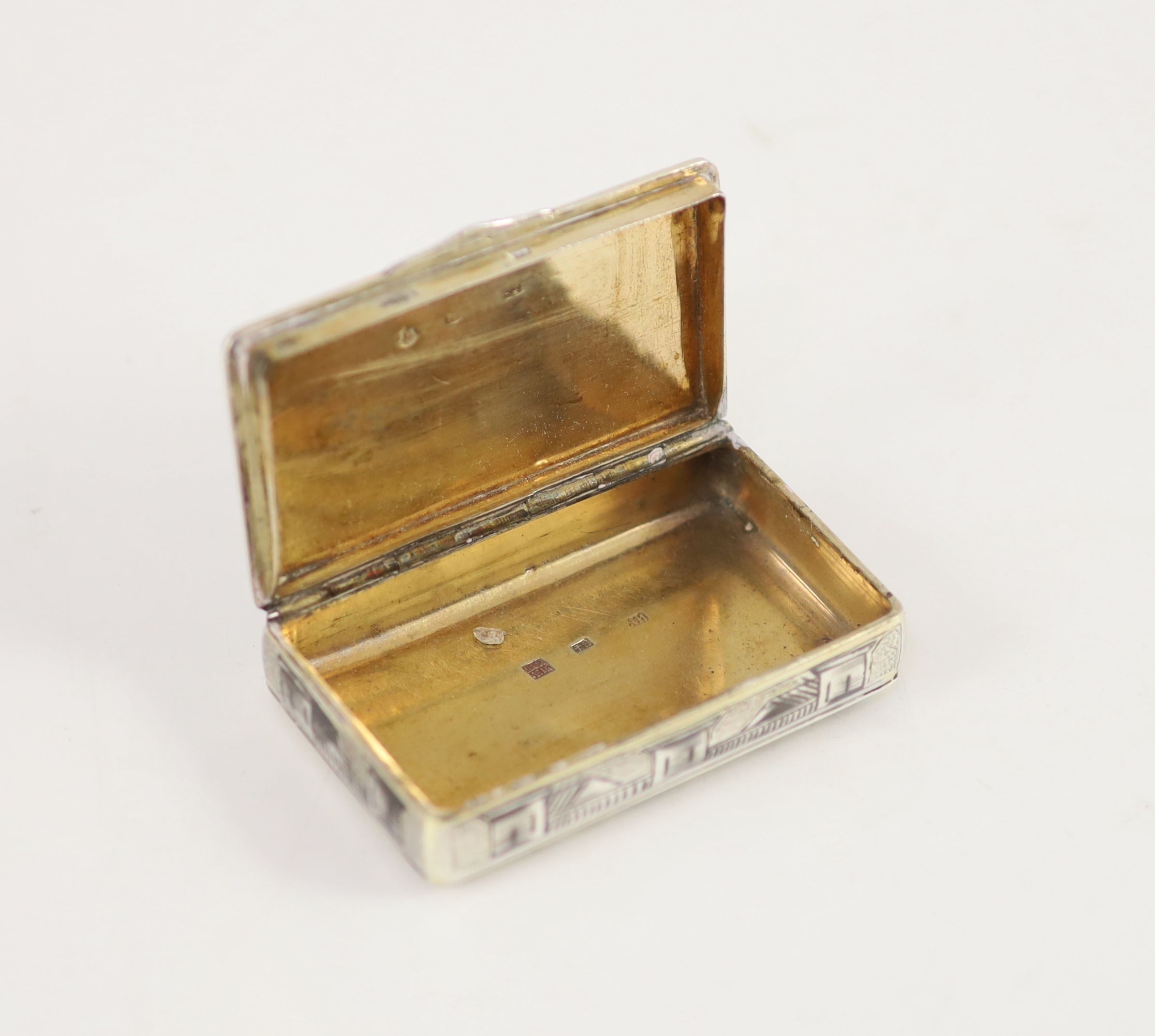 An early 19th century Russian 84 zolotnik parcel gilt silver and niello snuff box, assay master - Image 5 of 6