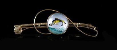 An Edwardian 18ct gold and Essex crystal set bar brooch, modelled as a fly fishing rod, with line