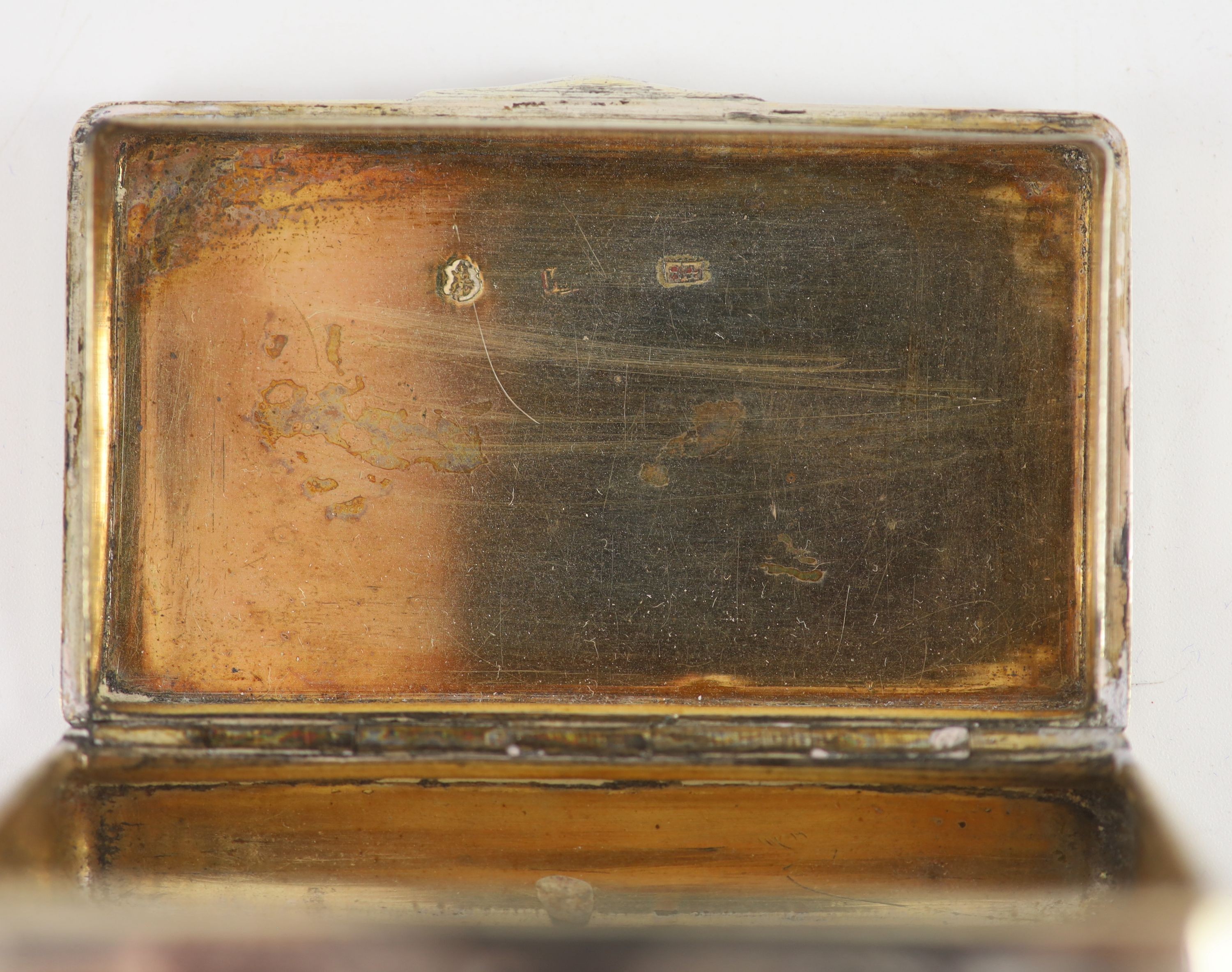 An early 19th century Russian 84 zolotnik parcel gilt silver and niello snuff box, assay master - Image 6 of 6