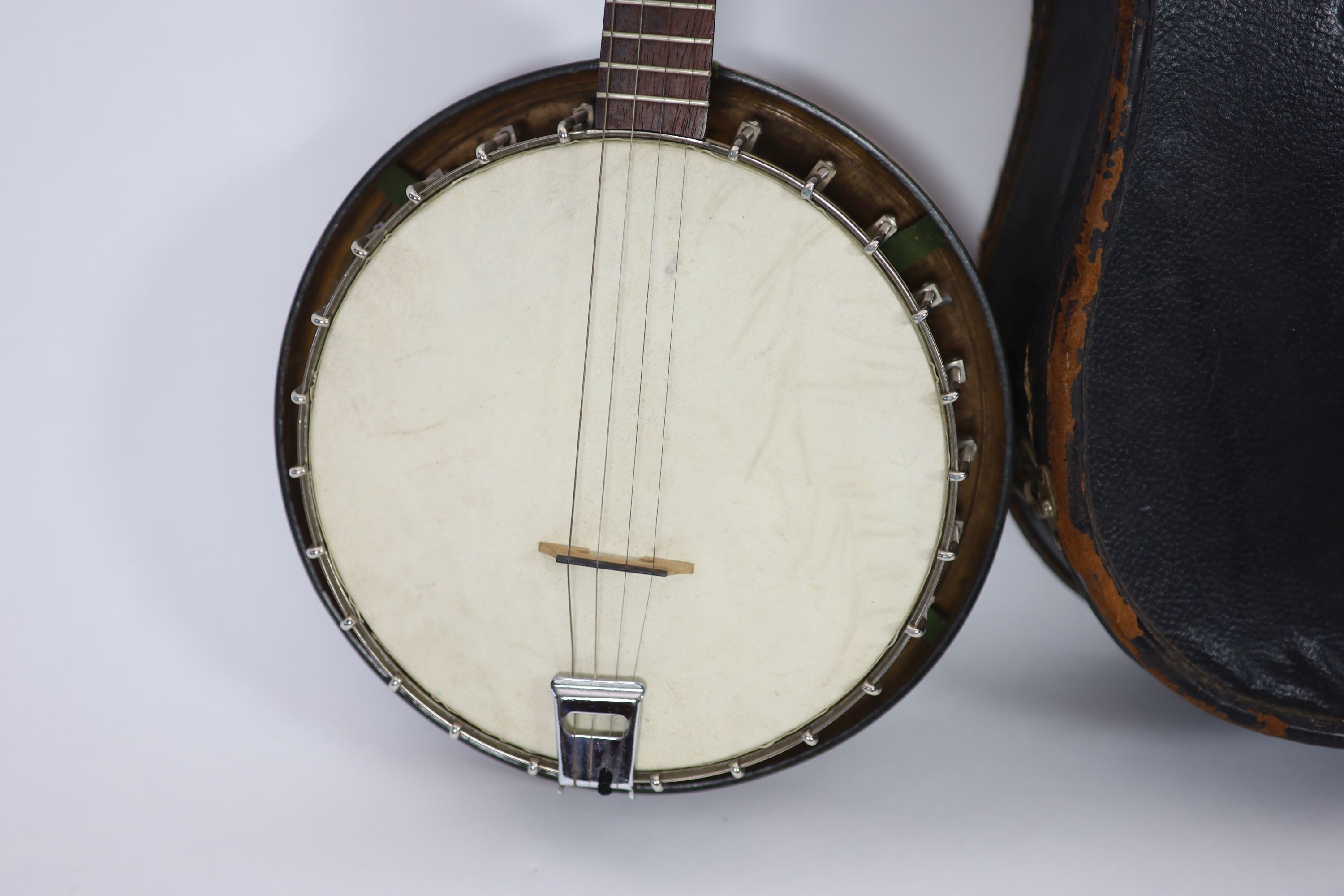 A Vega banjo,nut to bridge 22 inches, 19 frets,length 81cm - Image 5 of 7