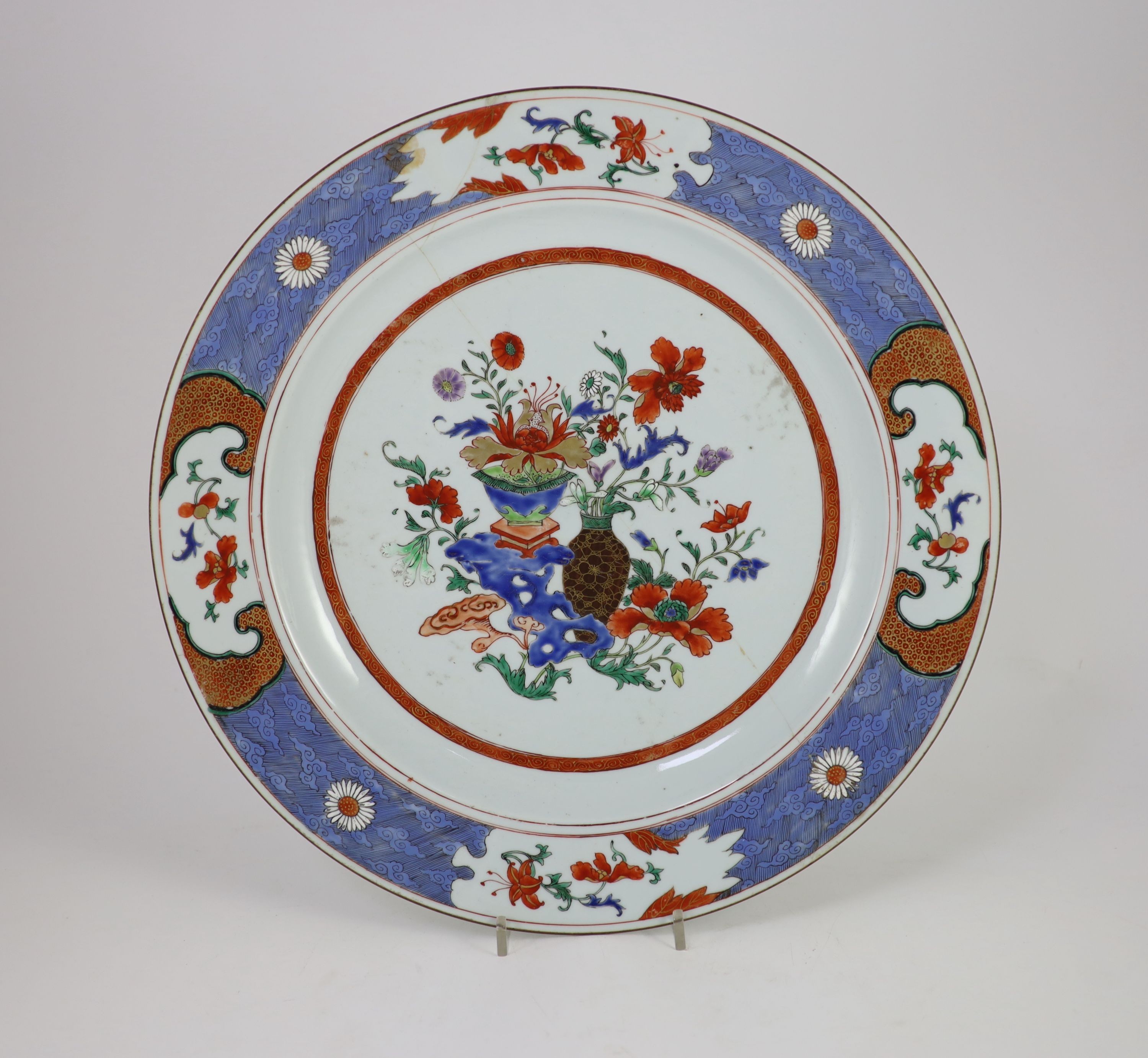 A pair of Chinese export famille rose dishes and a similar charger, early Qianlong period,The pair - Image 4 of 5