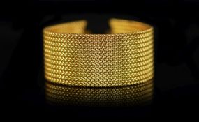 A Victorian gold mesh link bracelet section, lacking central motif,overall length 16.8cm, 61.5