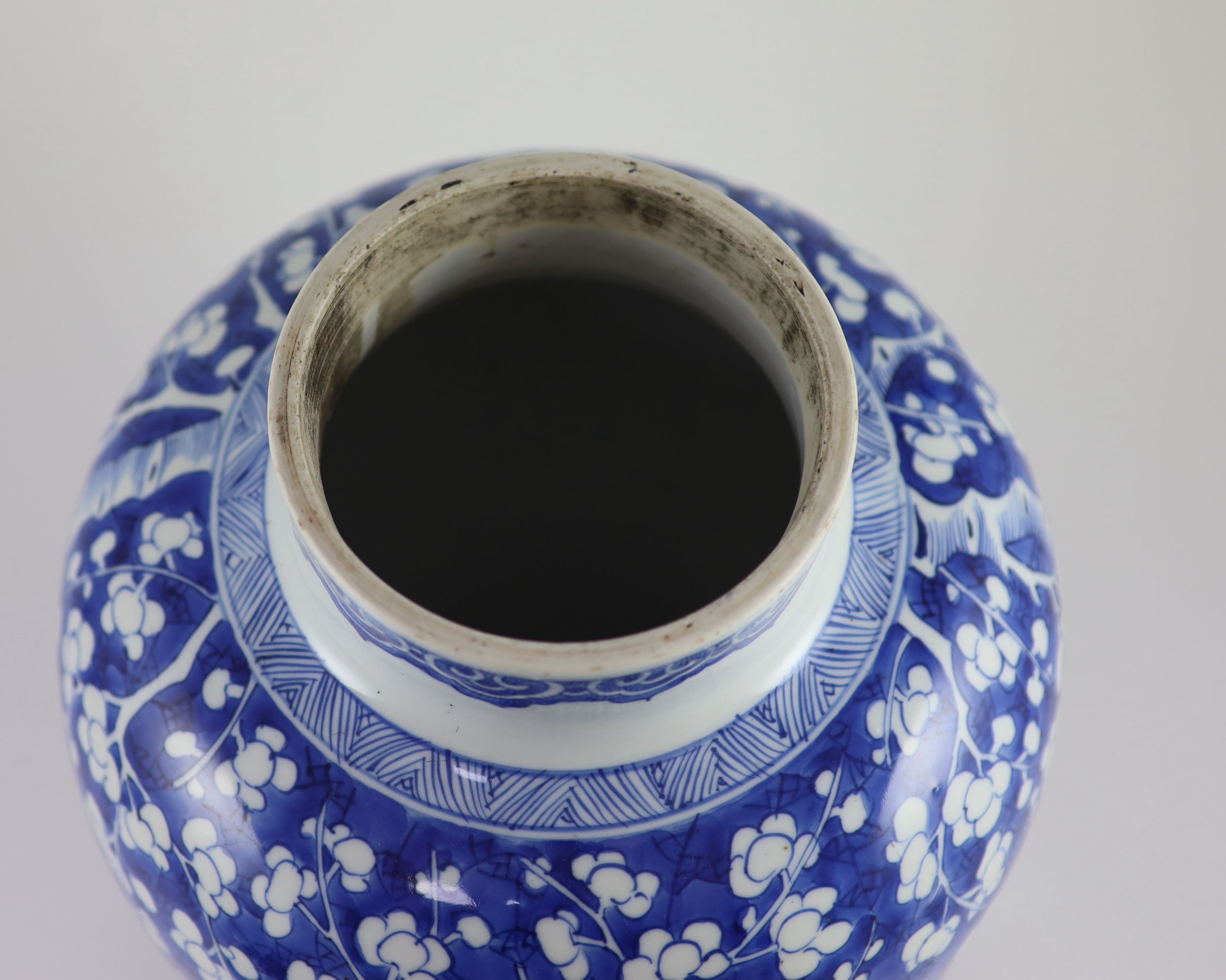 A good Chinese blue and white ‘prunus and cracked ice’ vase and cover, Kangxi period,with chevron - Image 4 of 5