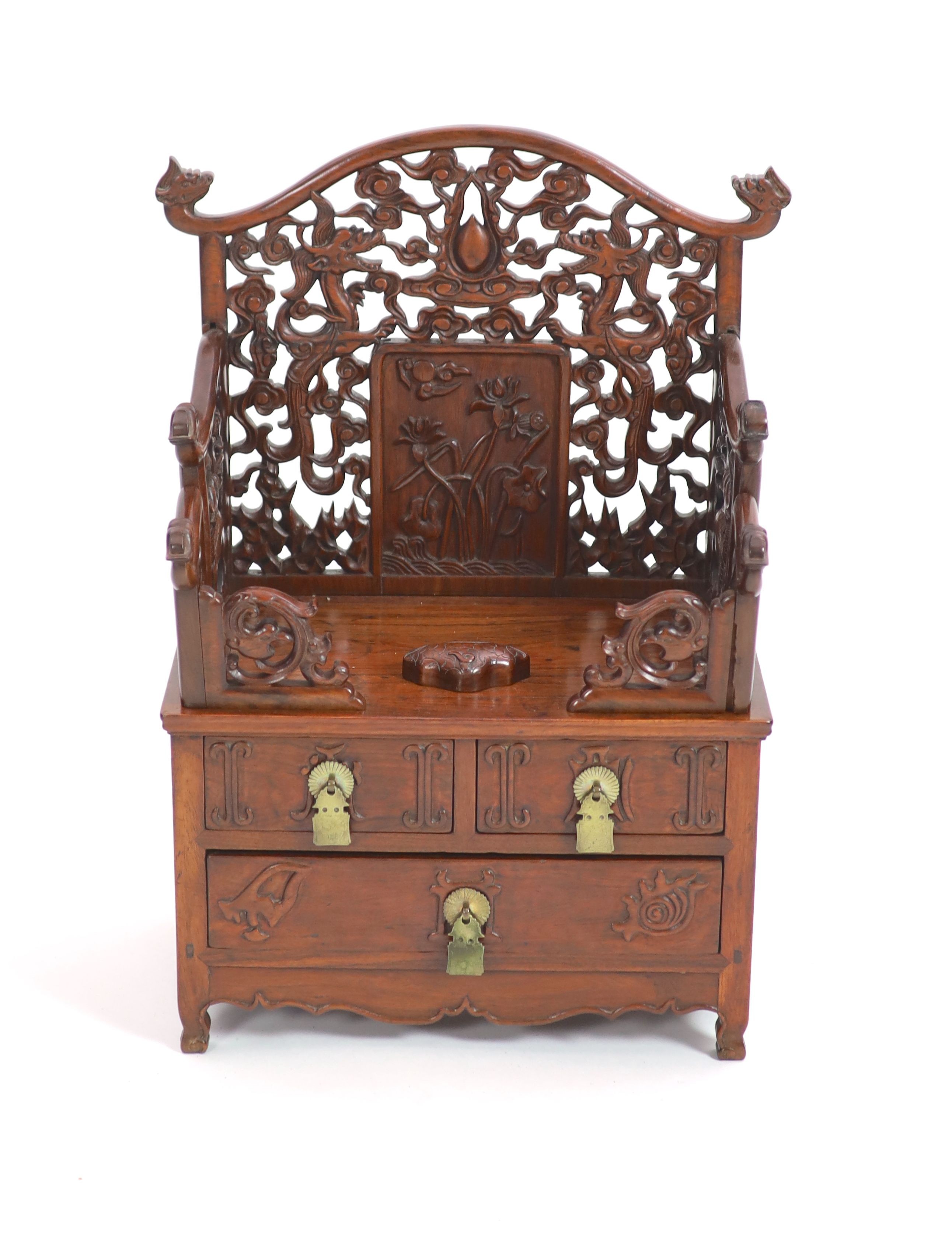 A fine Chinese huanghuali table cabinet, early Qing dynasty, 17th/18th century,the pierced - Image 2 of 8