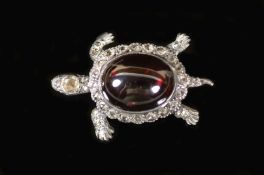 An Edwardian gold and silver, cabochon garnet and diamond set brooch, modelled as a tortoise,28mm,