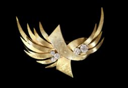 A continental textured gold and graduated five stone diamond set stylised spay brooch,the largest