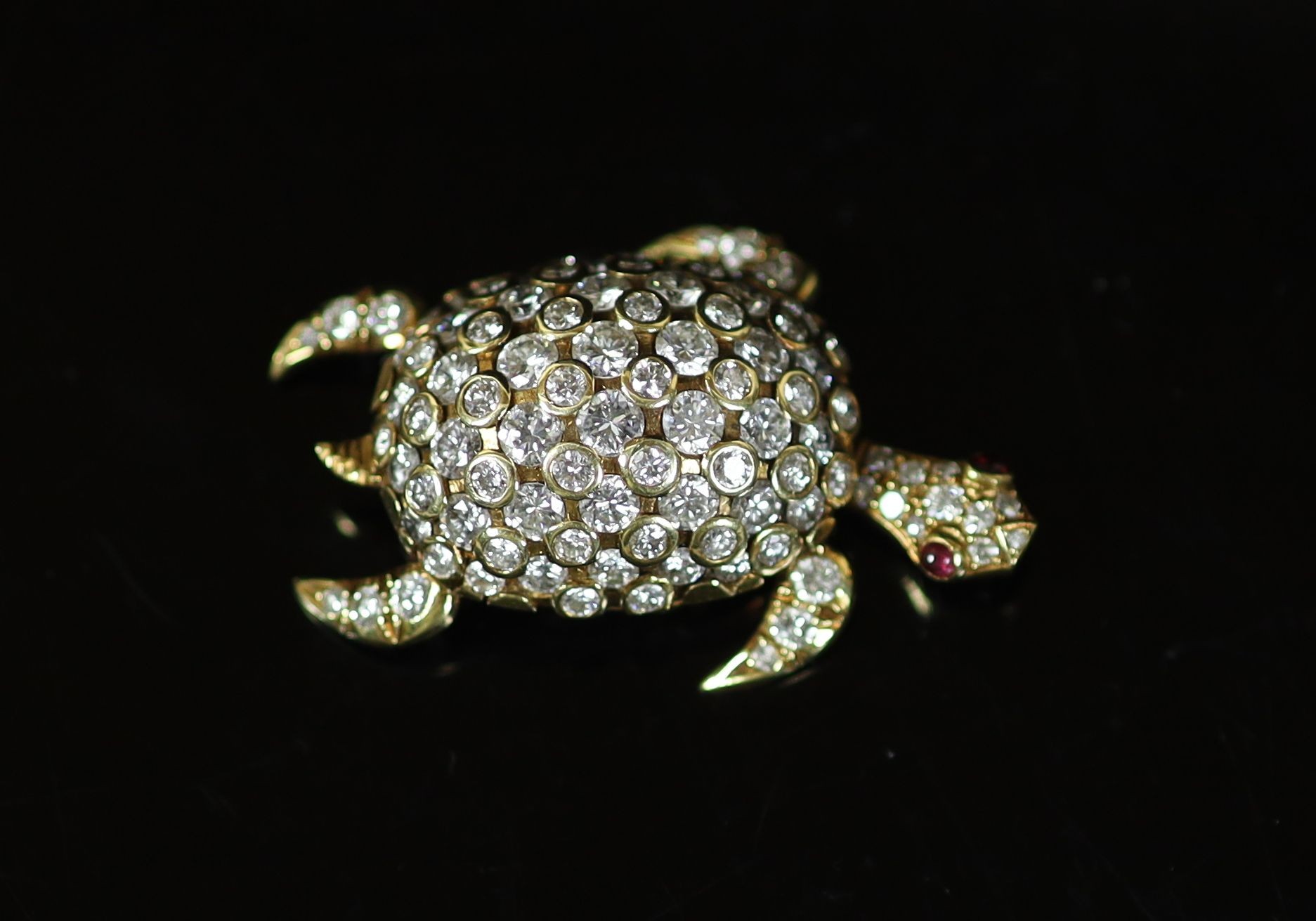 A mid to late 20th century French 18kt gold and pave set diamond clip brooch, modelled as a turtle, - Image 2 of 3