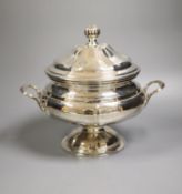 A 20th century Italian 800 standard two handled tureen and cover, height 28.5cm, 46oz.