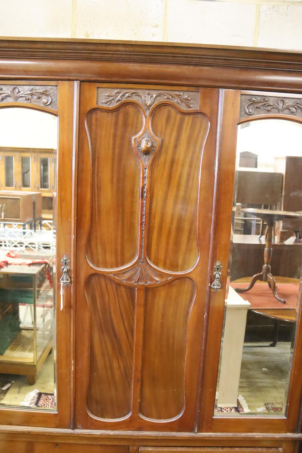 A late Victorian mahogany mirrored wardrobe, length 160cm, depth 54cm, height 210cm - Image 2 of 4