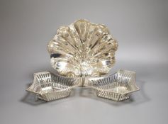 A pair of German 800 standard triform dishes, 15.5cm and an Italian 800 standard shell bowl, gross
