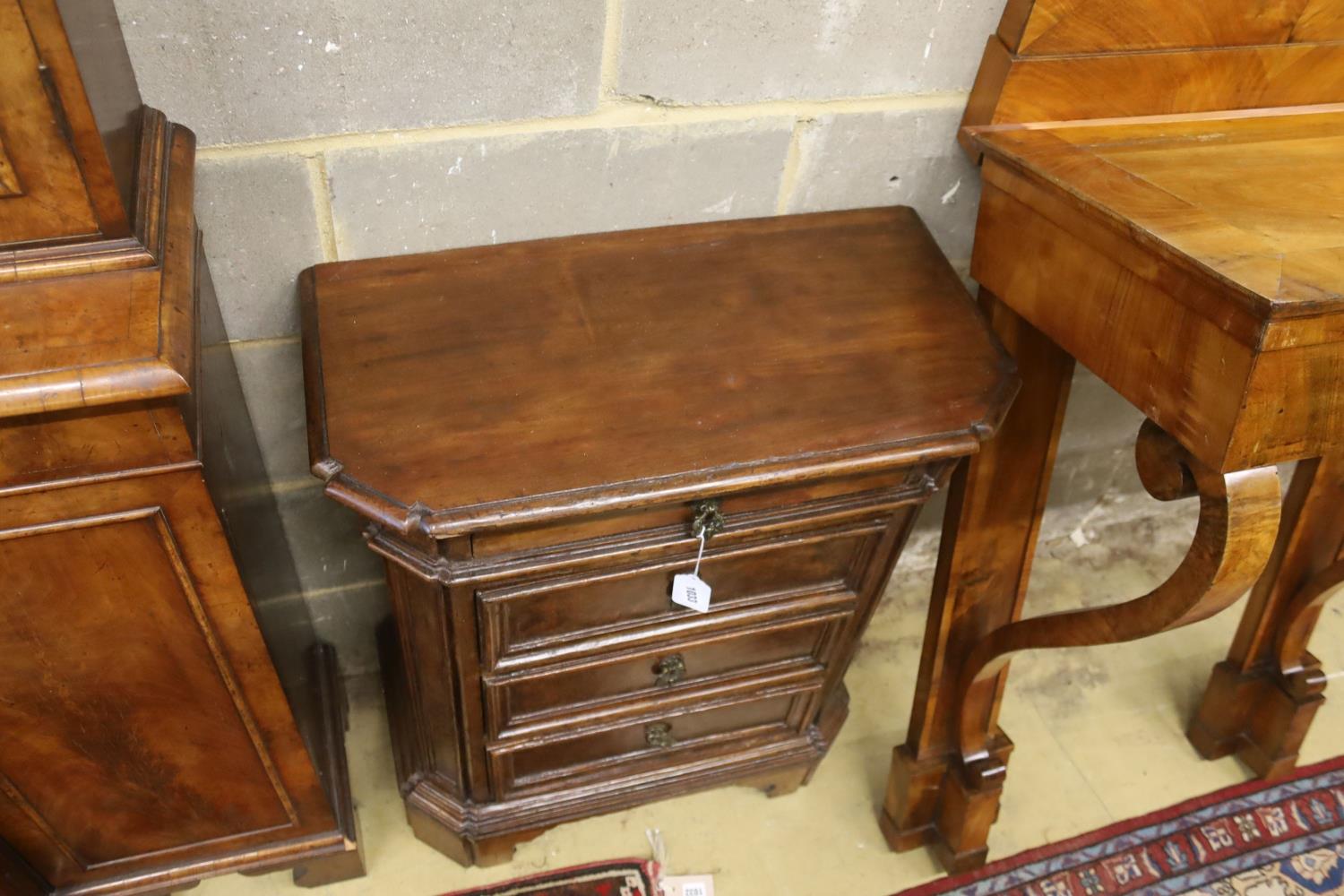 An 18th century North Italian walnut four drawer chest, width 65cm, depth 33cm, height 79cm - Image 2 of 2