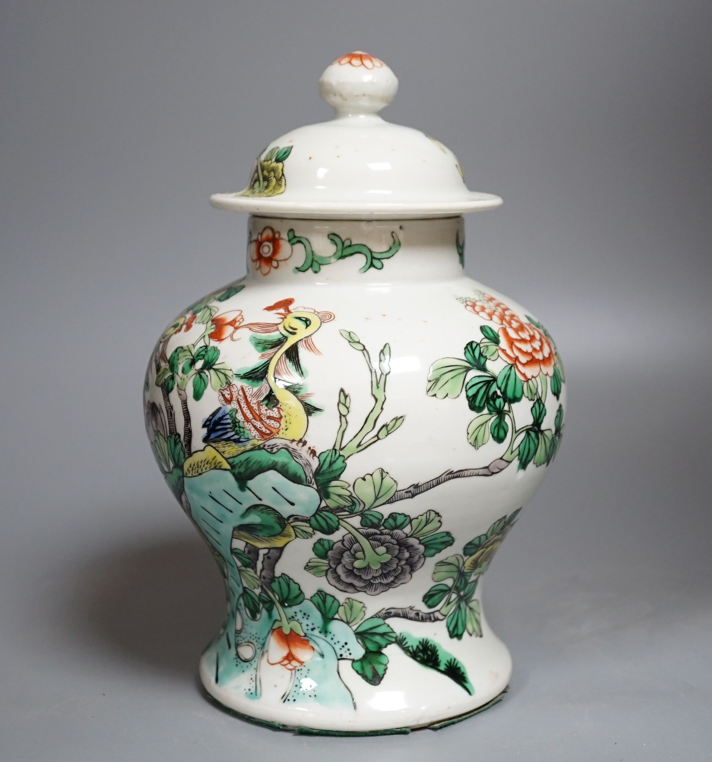 A Chinese Famille-Verte jar and cover decorated with Phoenix and flowers, 26cm - Image 2 of 6