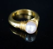 Attributed to Ilias Lalaounis, a planished 750 yellow metal set with a single cultured pearl, size