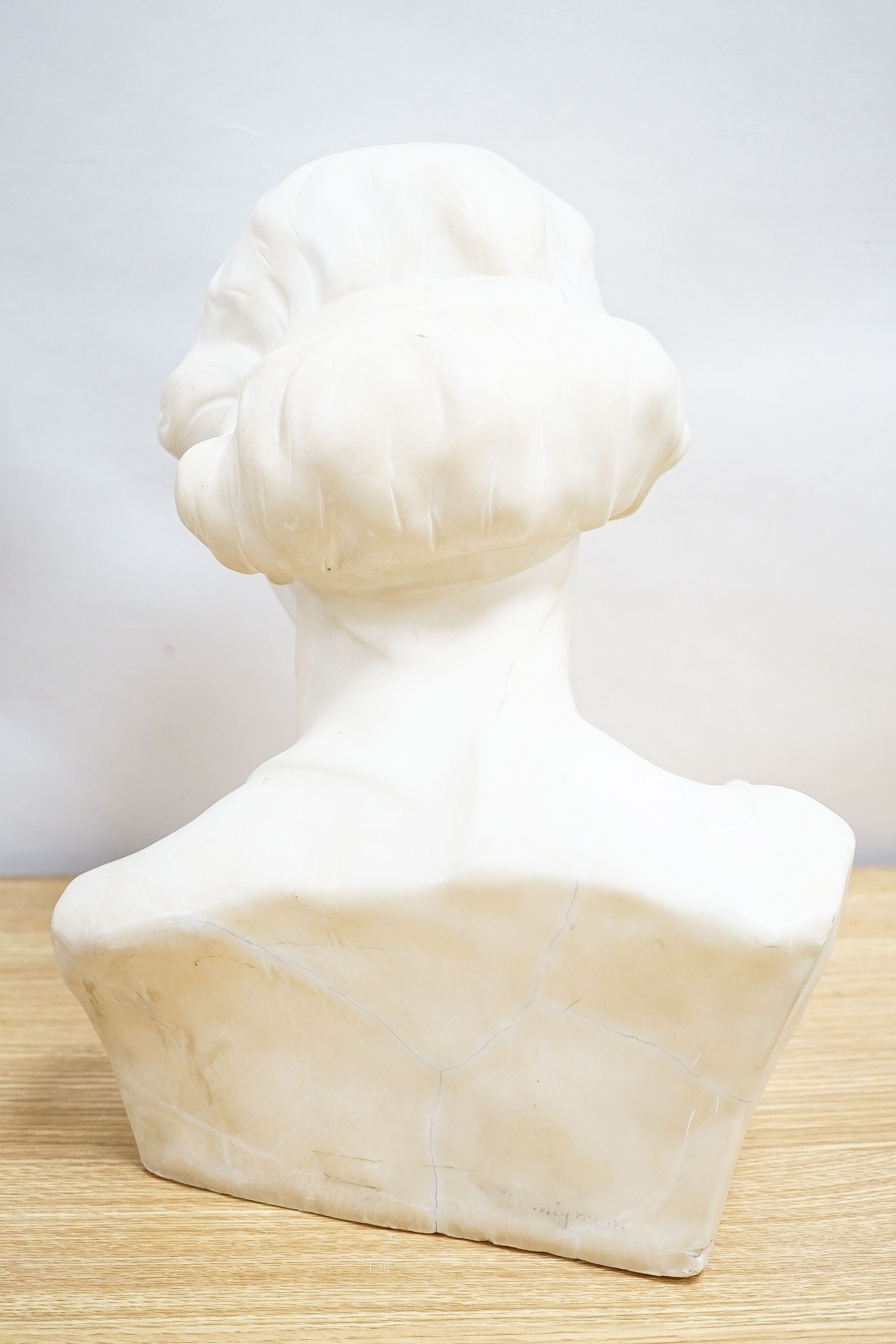 Valmore Gemignani, Italian 1879-1958, a carved alabaster bust of a lady, signed, 38cm - Image 4 of 5