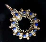 A yellow metal, lapis lazuli and split pearl set wheel pendant, 22mm, gross weight 3.4 grams,