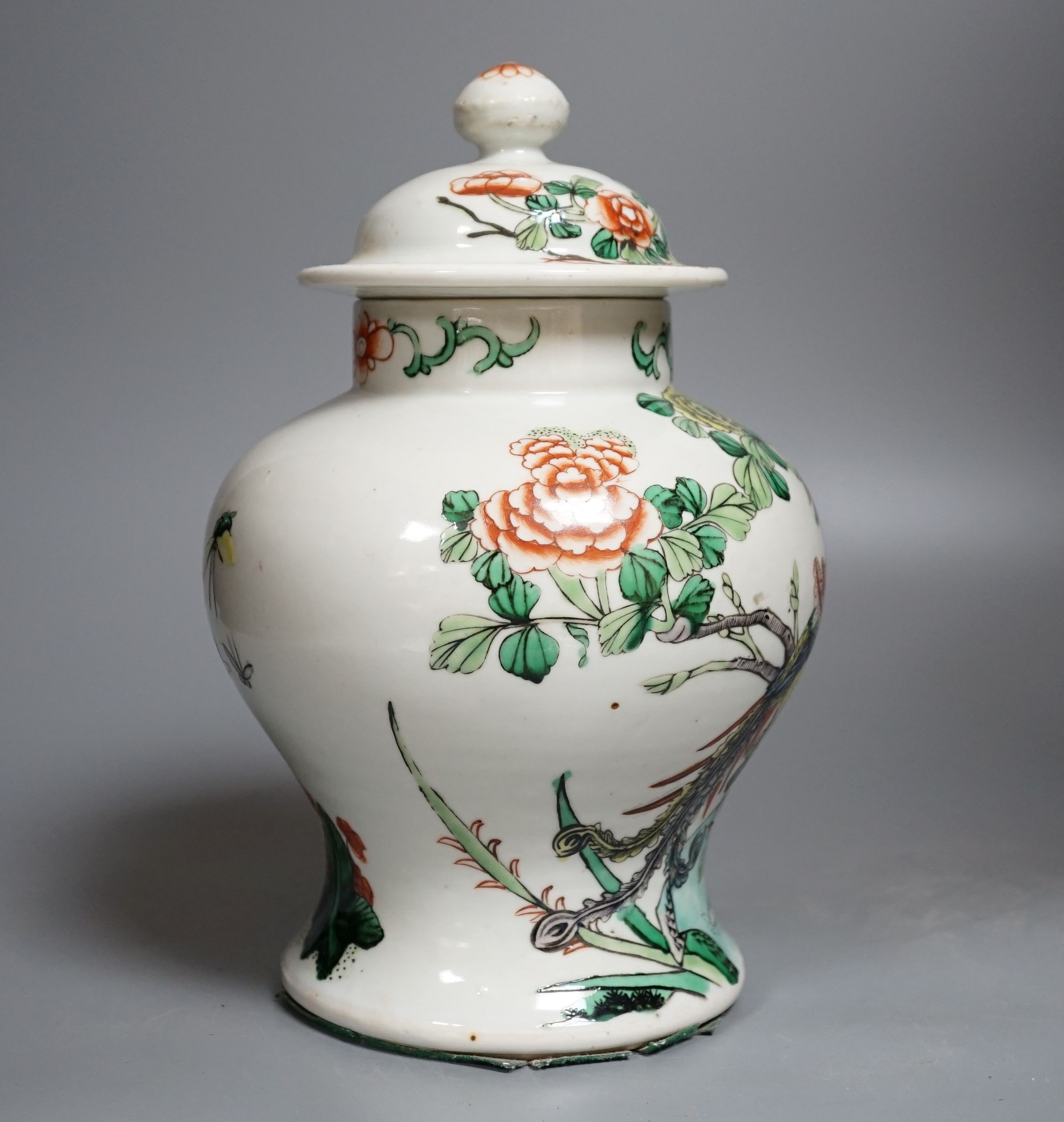 A Chinese Famille-Verte jar and cover decorated with Phoenix and flowers, 26cm - Image 4 of 6