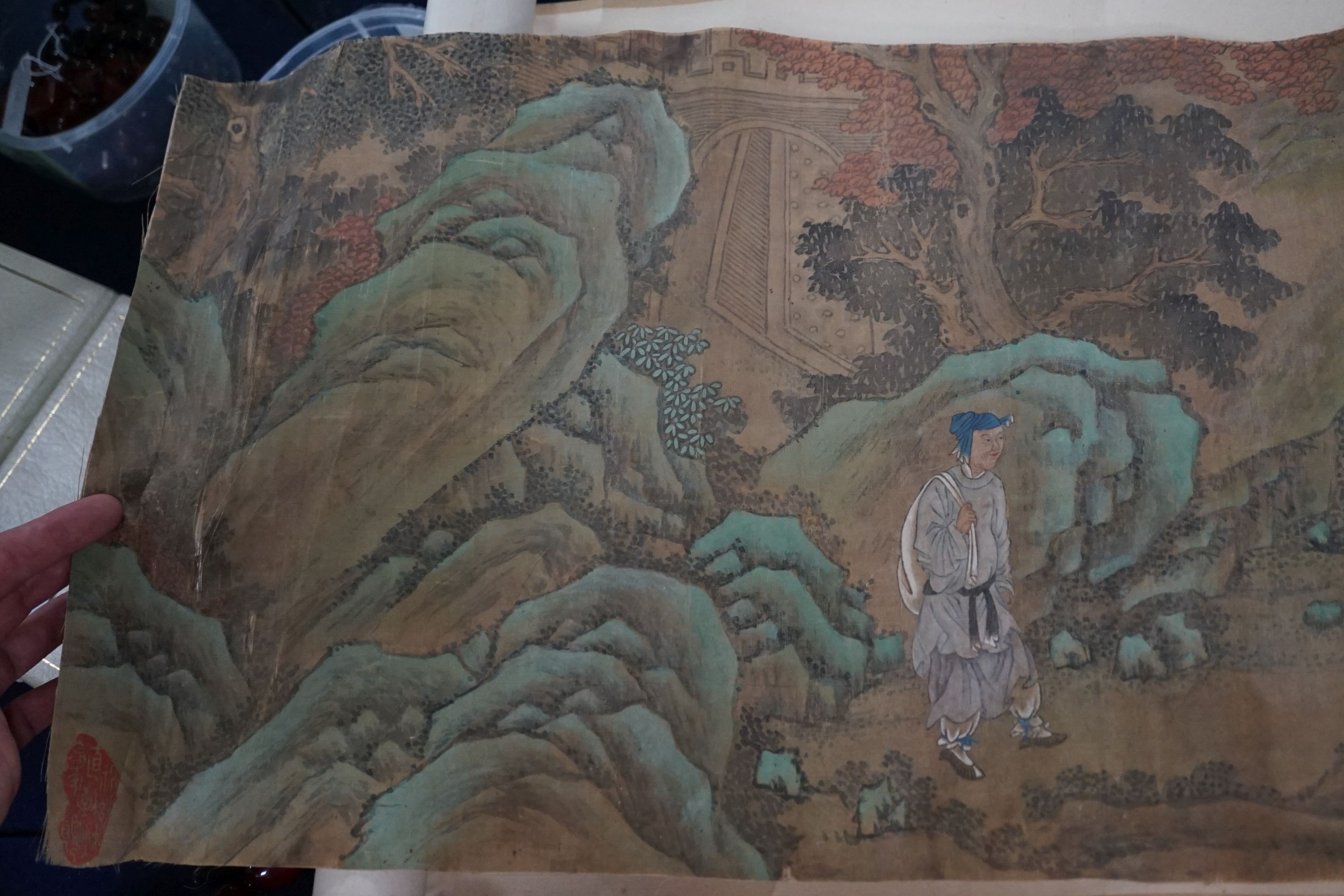 A 19th century Chinese hand scroll painting on silk of figures in a landscape, approximately 206 - Image 10 of 10