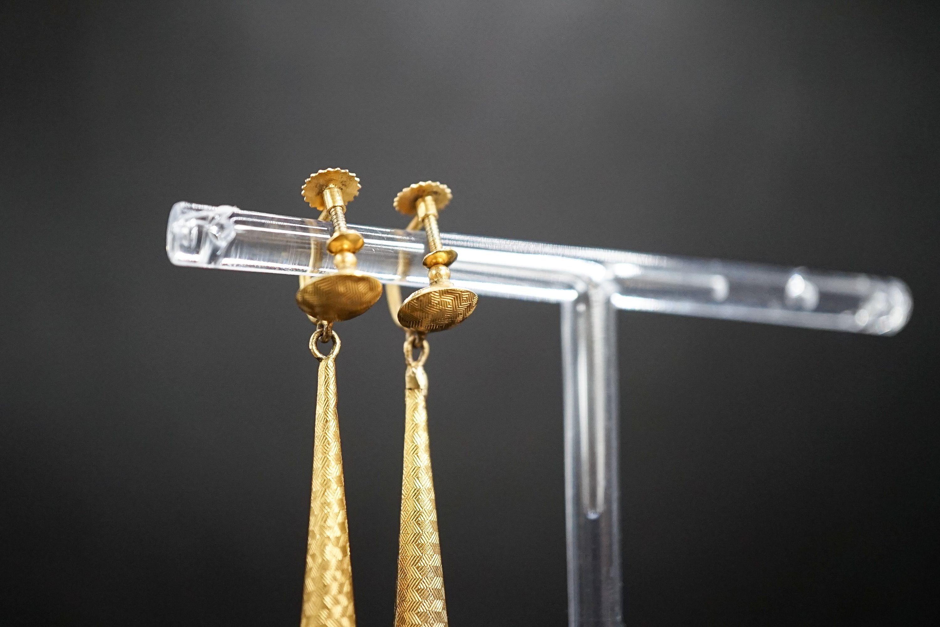 A pair of hollow, yellow metal teardrop shaped earrings, (a.f.), 6cm, 3.3 grams. - Image 2 of 7