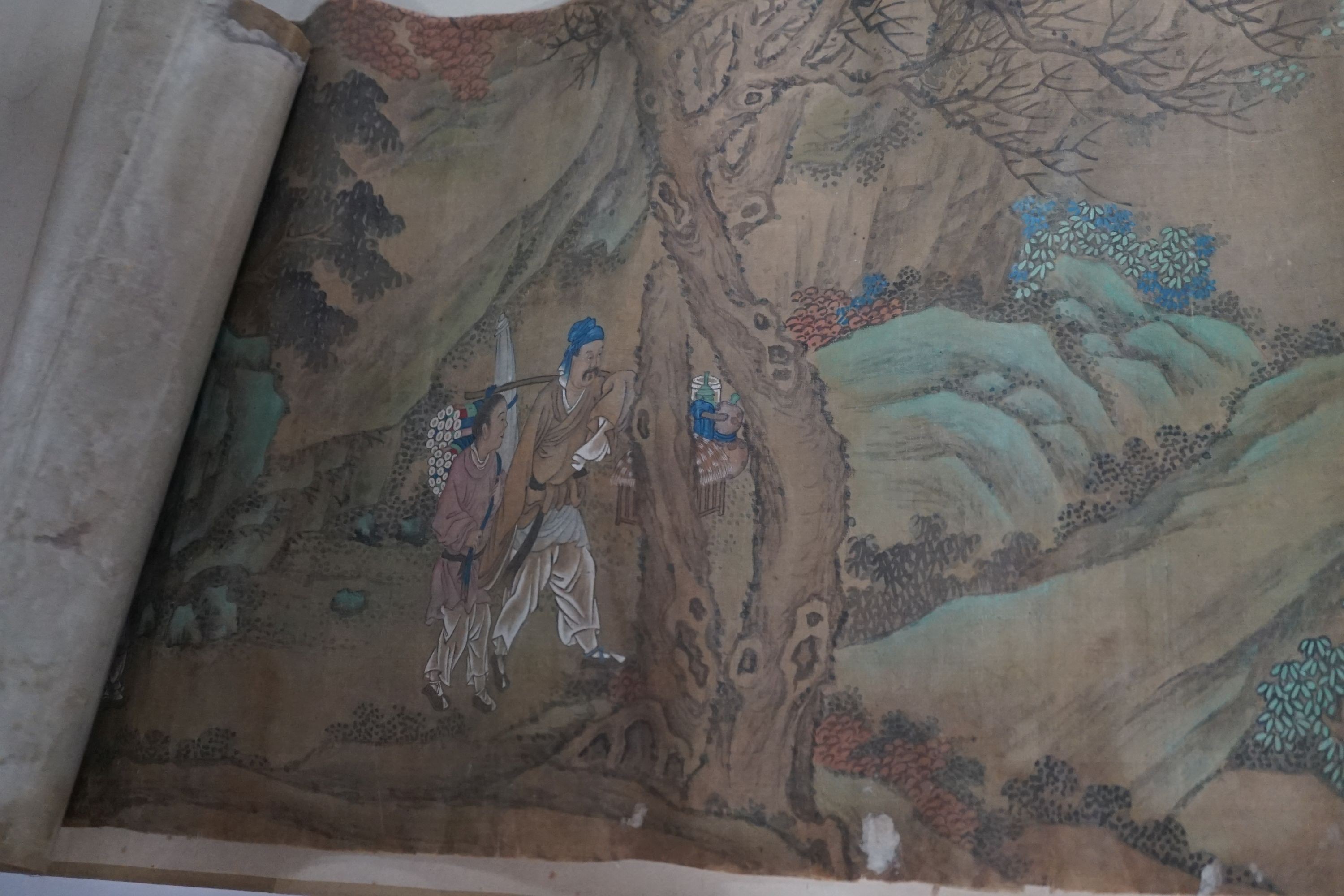 A 19th century Chinese hand scroll painting on silk of figures in a landscape, approximately 206 - Image 9 of 10