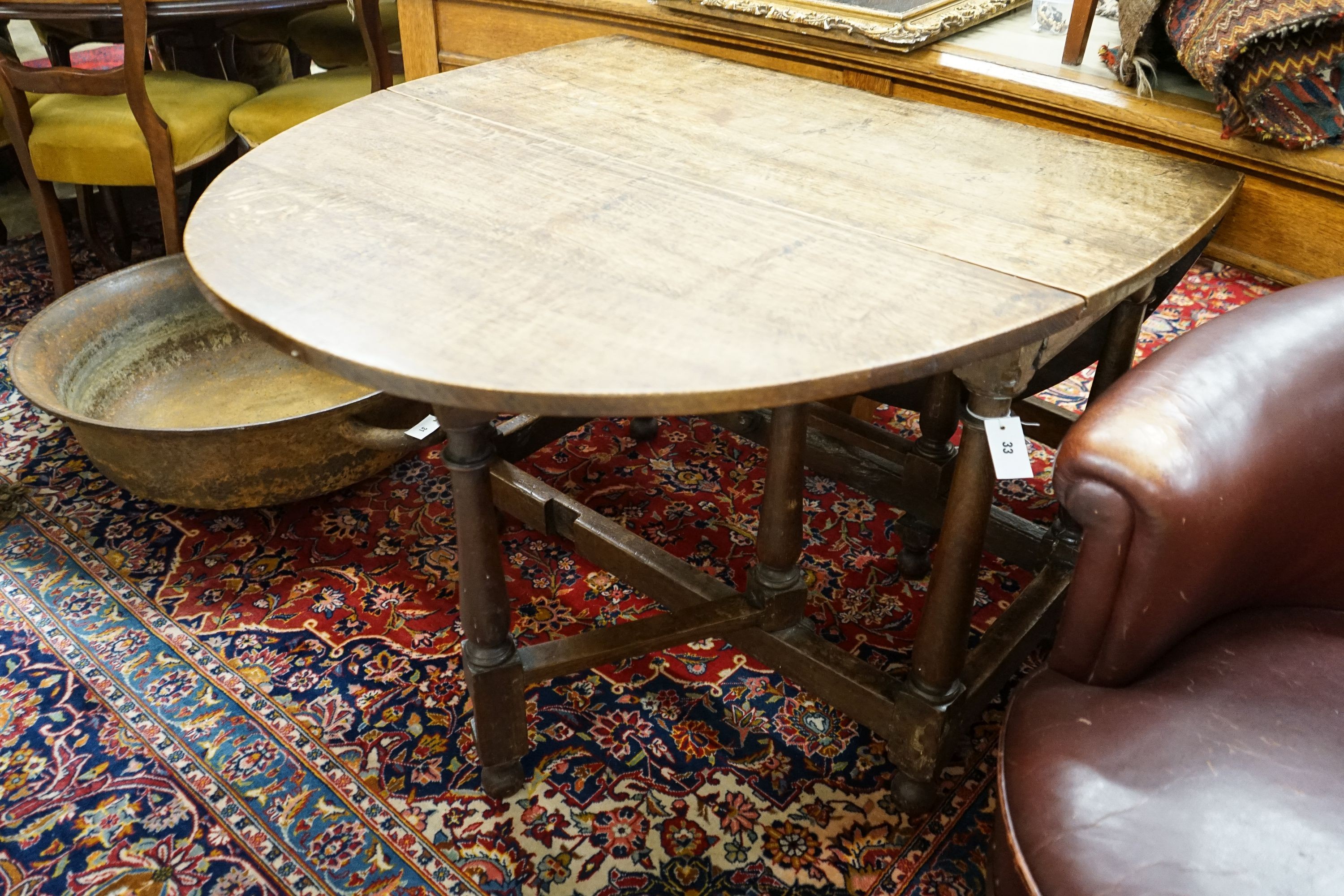 An 18th century style oak gateleg dining table, length 148cm extended, width 105cm, height 76cm - Image 3 of 4