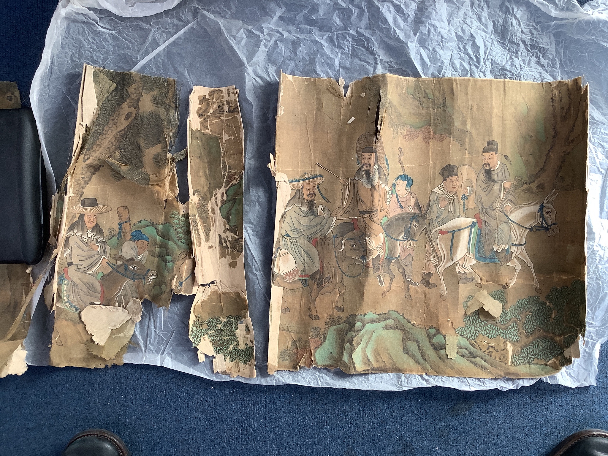 A 19th century Chinese hand scroll painting on silk of figures in a landscape, approximately 206 - Image 3 of 10