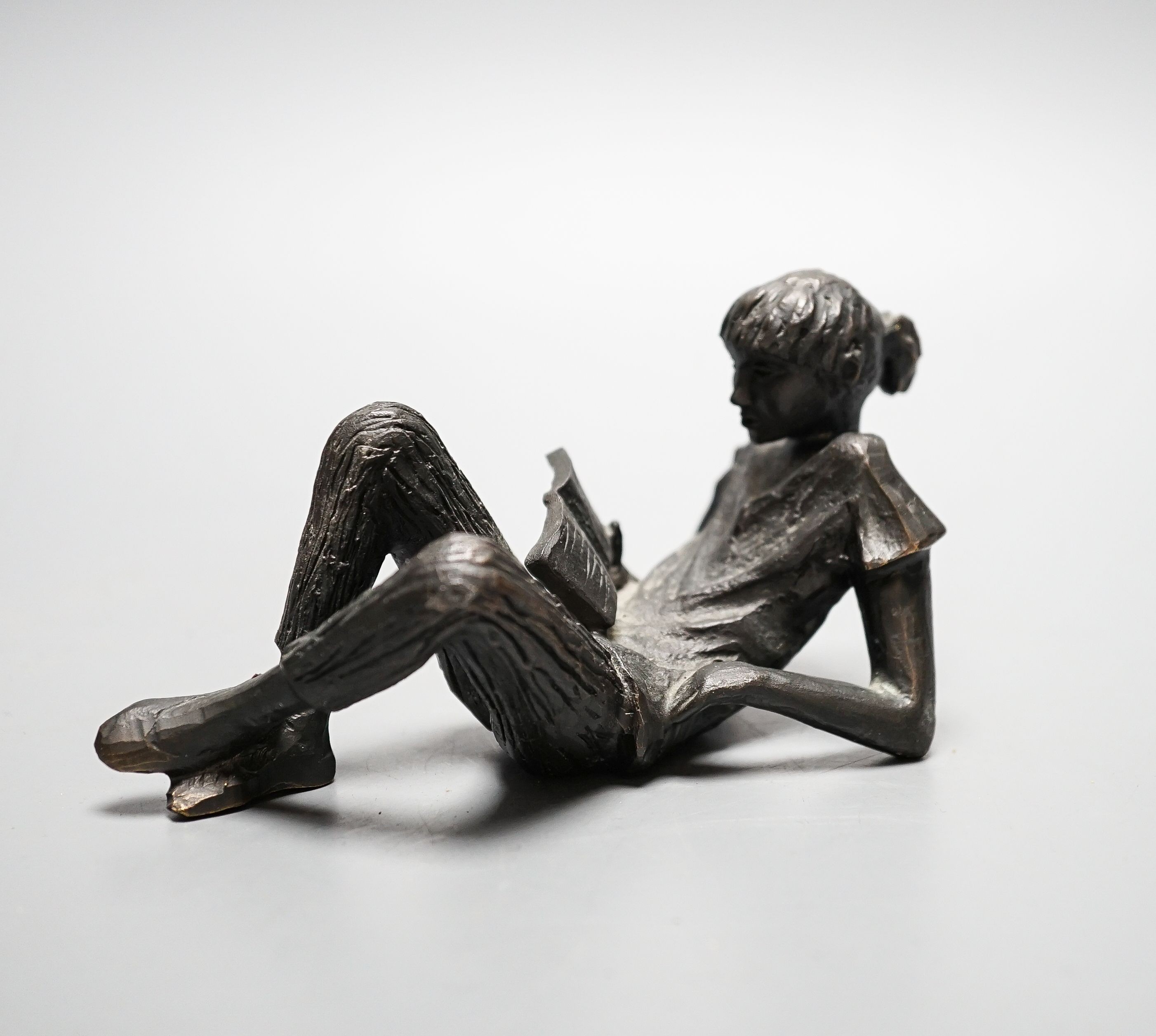 Gerda Rubinstein, (b. 1931). A bronze reclining girl, width 13cm